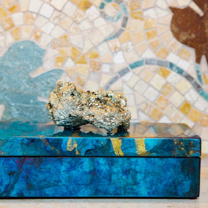 ocean lacquer box with pyrtie side view