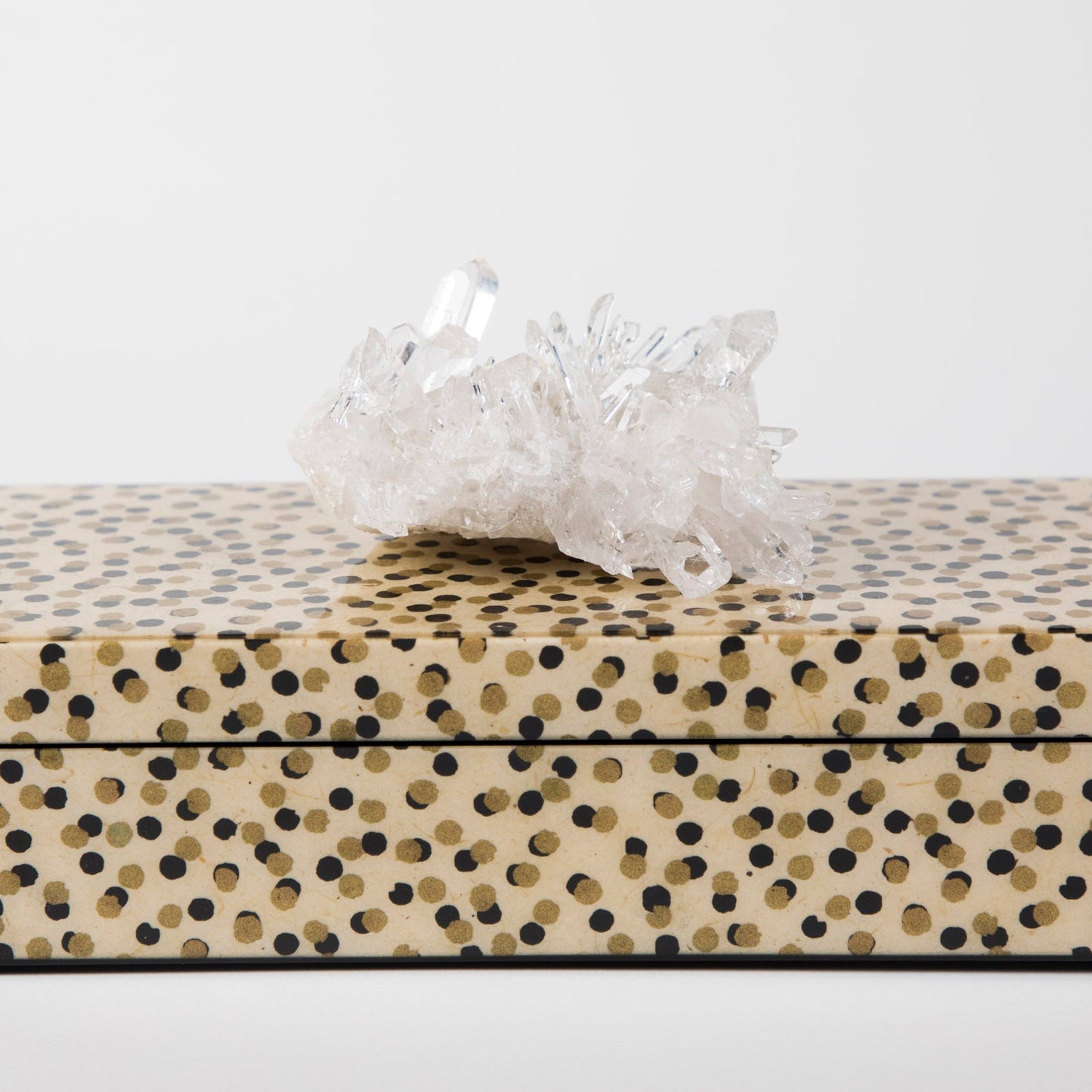 dalmation lacquer box with quartz side view
