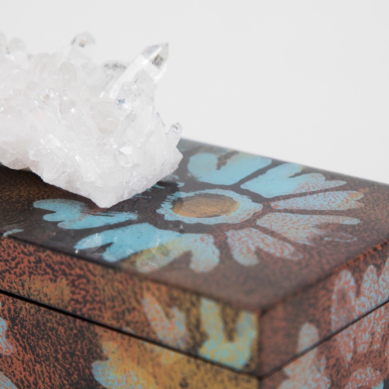 floral lacquer box with crystal