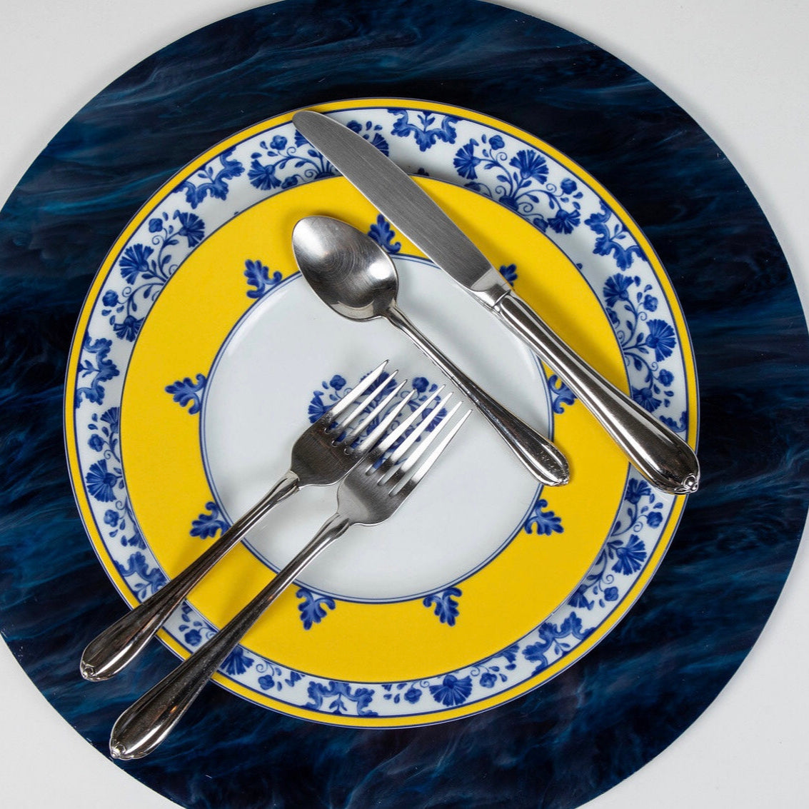 coastal blue acrylic 15 inch round placemat with table setting