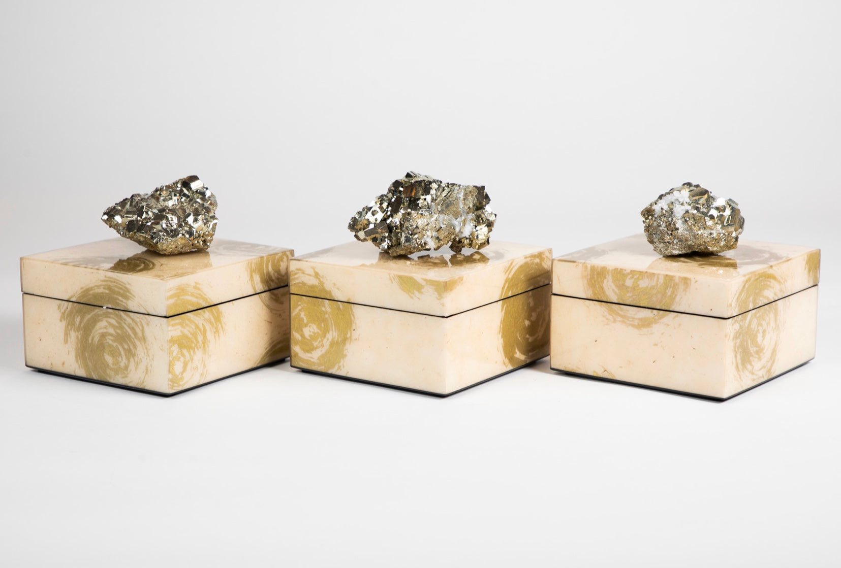 set of 3 gold swirl lacquer box with pyrite